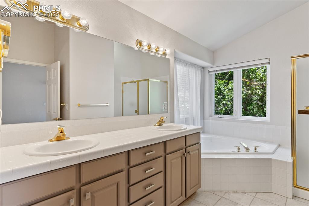 1680 Doe Run Point Colorado Springs, CO 80919 - Photo 21 of 42 Lovely 5 piece bath