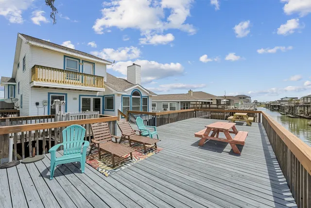 $519,000 | 313 Schooner Drive, Freeport, TX 77541