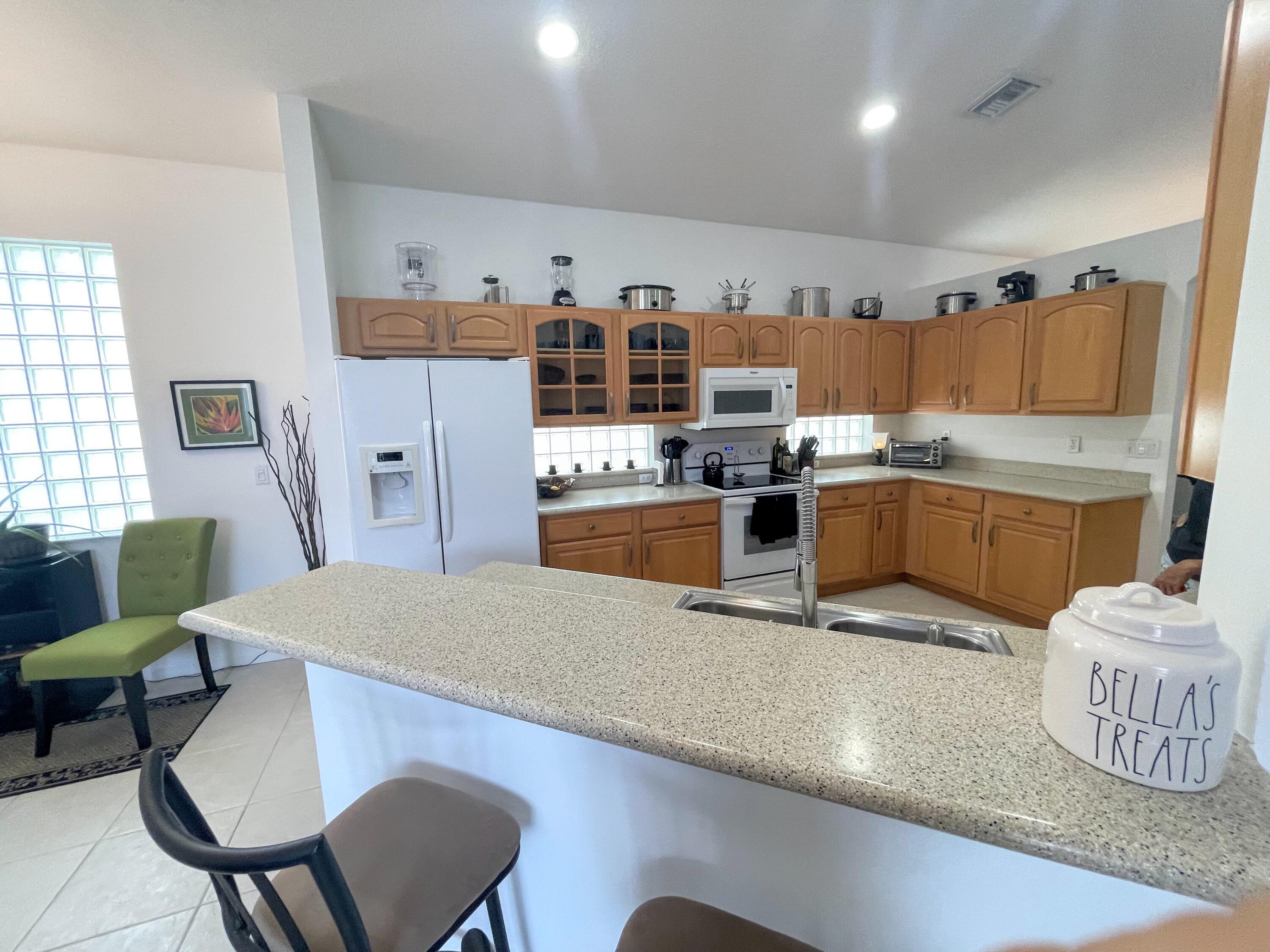 7060 Northwest Turtle Walk Boca Raton, FL 33487 - Photo 27 of 51 KITCHEN