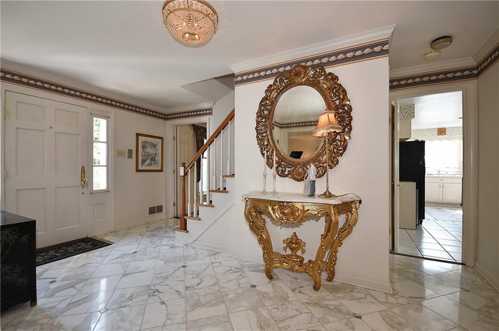765 Pinoak Road Pittsburgh, PA 15243 - Photo 5 of 23 Foyer