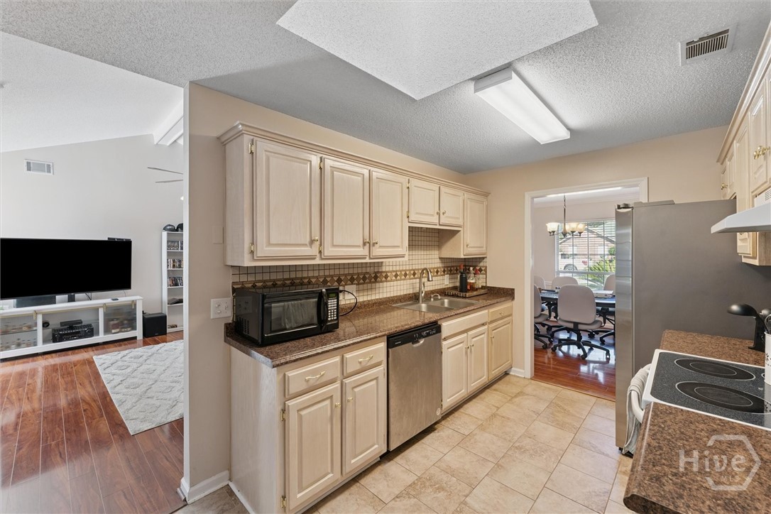 520 Wellington Way Hinesville, GA 31313 - Photo 5 of 14