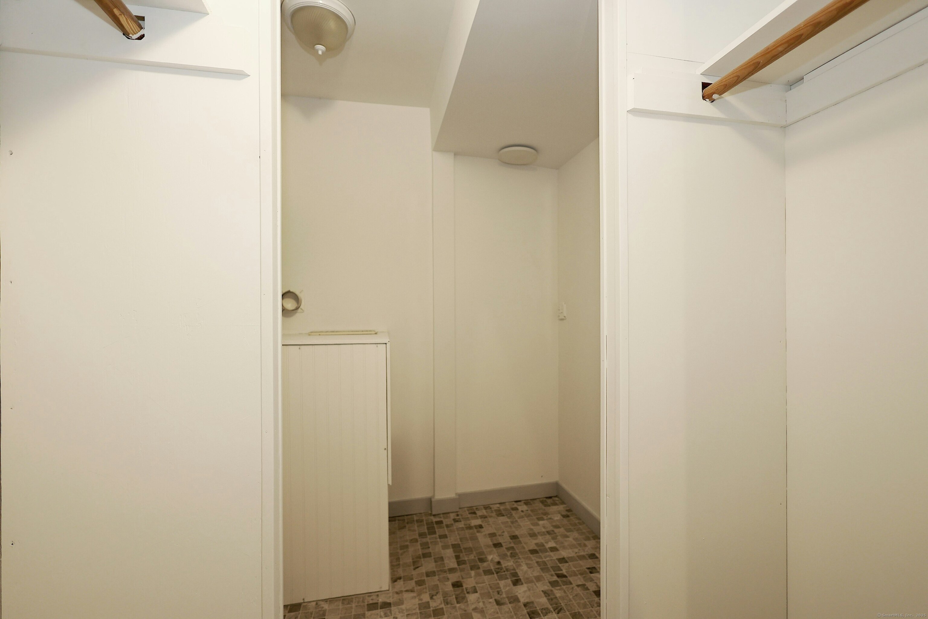 213 Mamanasco Road Ridgefield, CT 06877 - Photo 16 of 35 a bathroom with a shower