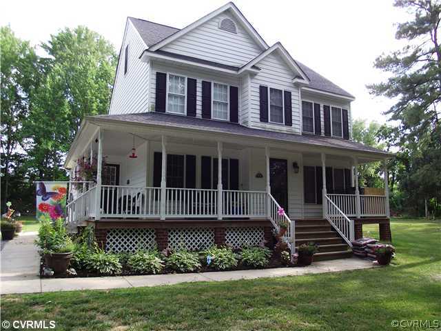 15275 Teman Mill Road Beaverdam, VA 23015 - Photo 1 of 12 a front view of a house with a yard