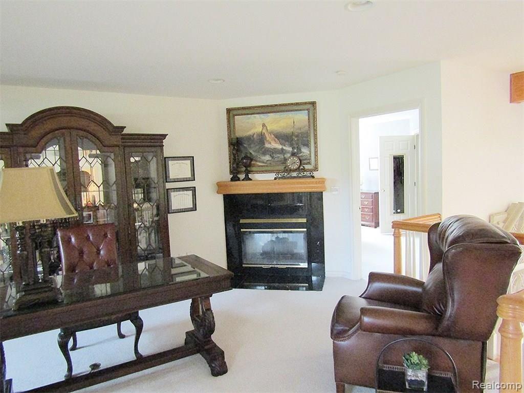 451 Whims Lane Rochester, MI 48306 - Photo 27 of 43 WhimsFOYER4, 451.jpg