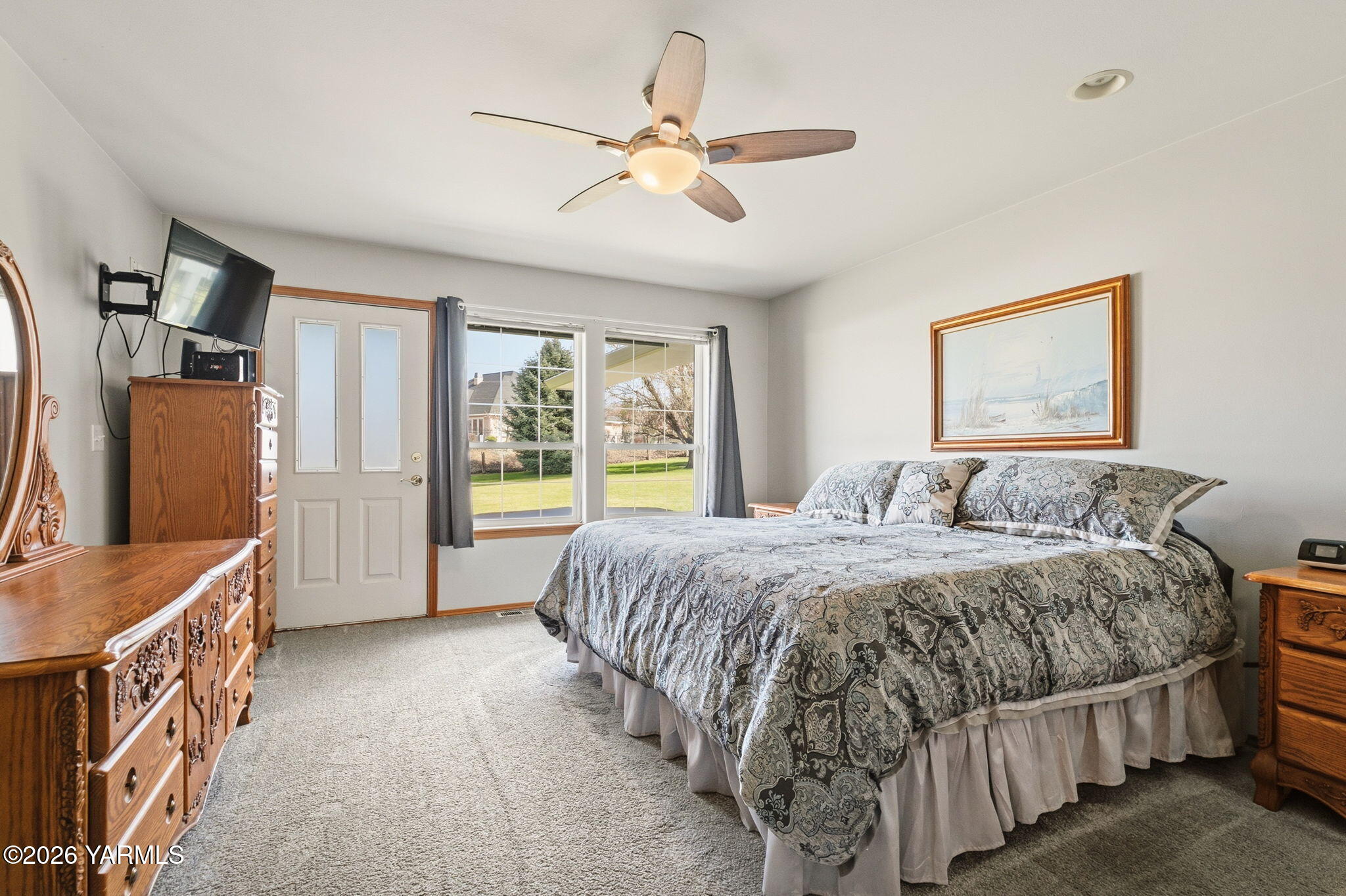 461 White Road Yakima, WA 98901 - Photo 24 of 36 a bedroom with a bed next to a window with a chandelier