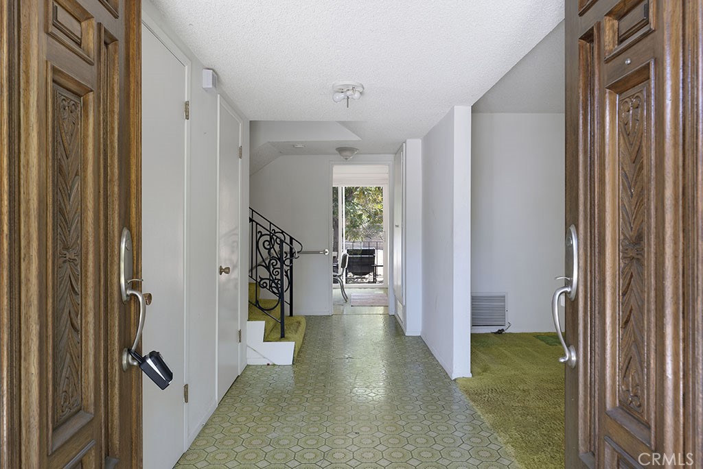 10568 Des Moines Avenue Porter Ranch, CA 91326 - Photo 4 of 30 Gallery Image 4