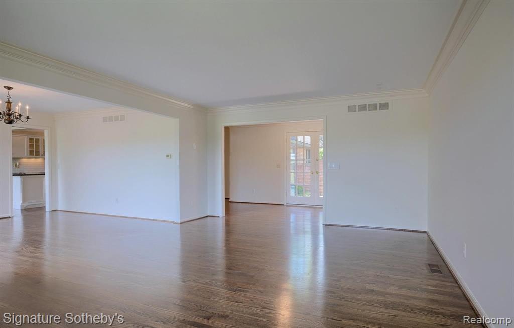 1875 Pine Ridge Lane Bloomfield Hills, MI 48302 - Photo 7 of 40