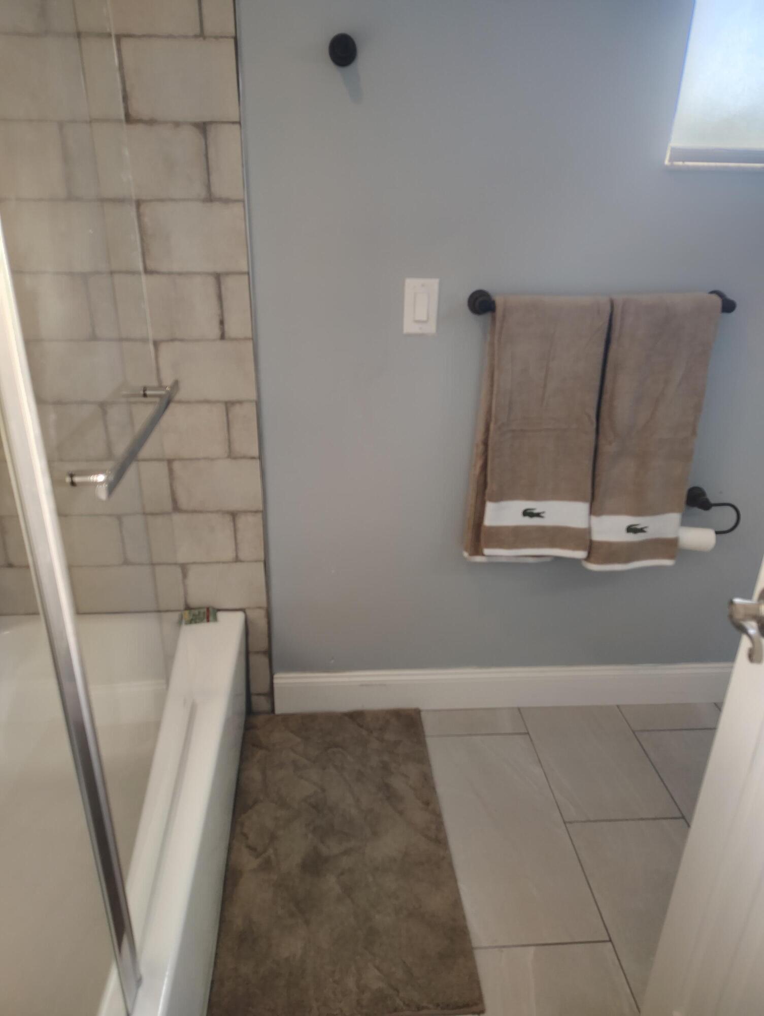 983 Emerald Road Southeast Palm Bay, FL 32909 - Photo 24 of 33 ENTRANCE TO FULL BATH