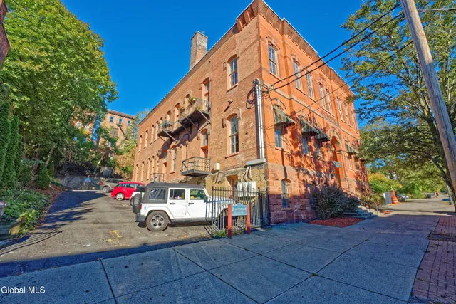 $179,900 | 206 North Pearl Street, Unit 102, Albany, NY 12207