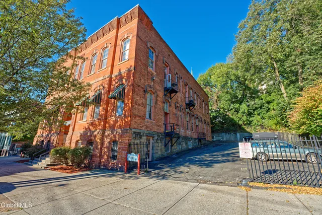 $179,900 | 206 North Pearl Street, Unit 102, Albany, NY 12207