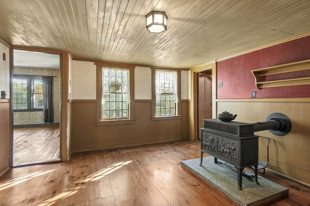 216 Brookfield Road Charlton, MA 01507 - Photo 10 of 42 a living room with furniture