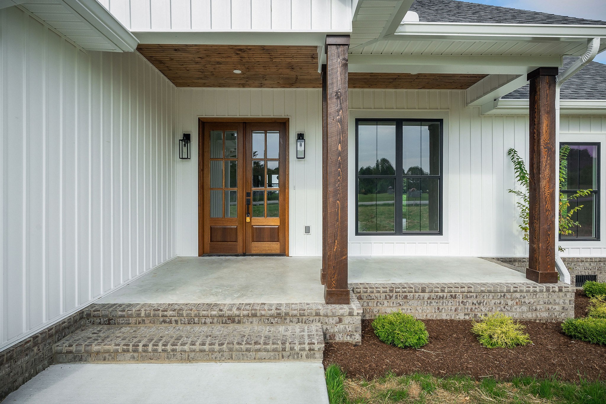 217 Oaklawn Cemetery Road Sparta, TN 38583 - Photo 4 of 42 a front view of a house
