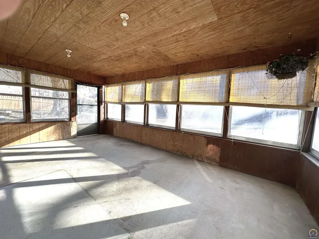 $210,000 | 4201 Southwest Stratford Road, Topeka, KS 66604