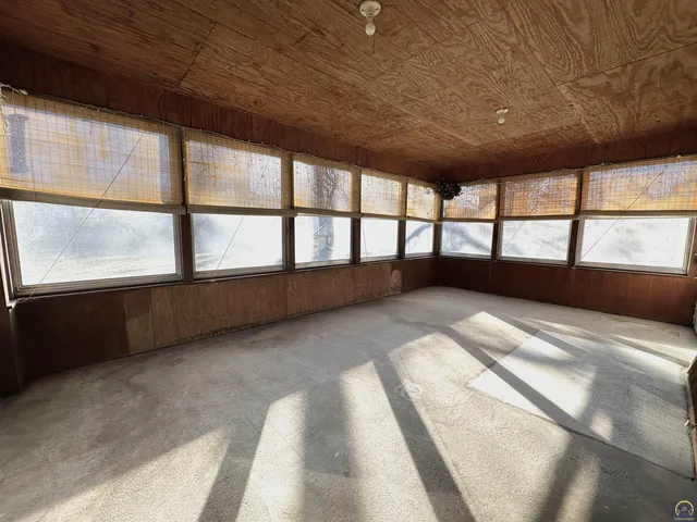 $210,000 | 4201 Southwest Stratford Road, Topeka, KS 66604