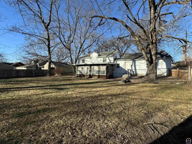 $210,000 | 4201 Southwest Stratford Road, Topeka, KS 66604