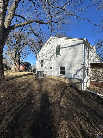 $210,000 | 4201 Southwest Stratford Road, Topeka, KS 66604