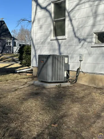 $210,000 | 4201 Southwest Stratford Road, Topeka, KS 66604