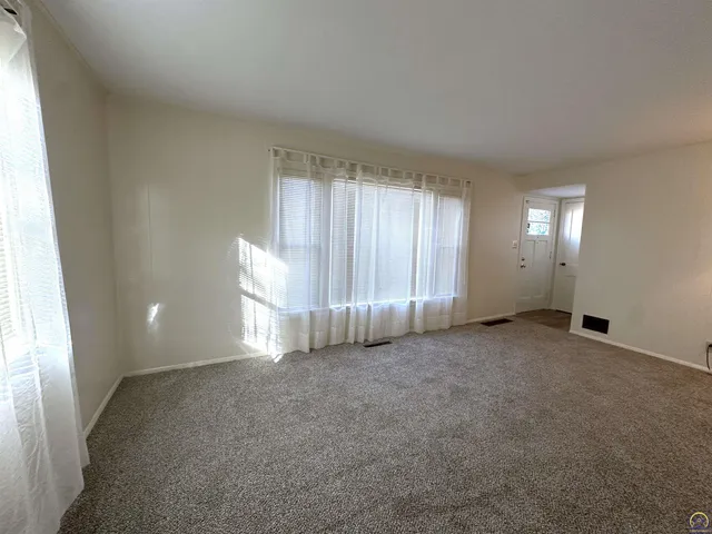 $210,000 | 4201 Southwest Stratford Road, Topeka, KS 66604