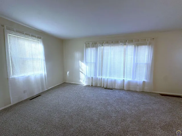 $210,000 | 4201 Southwest Stratford Road, Topeka, KS 66604