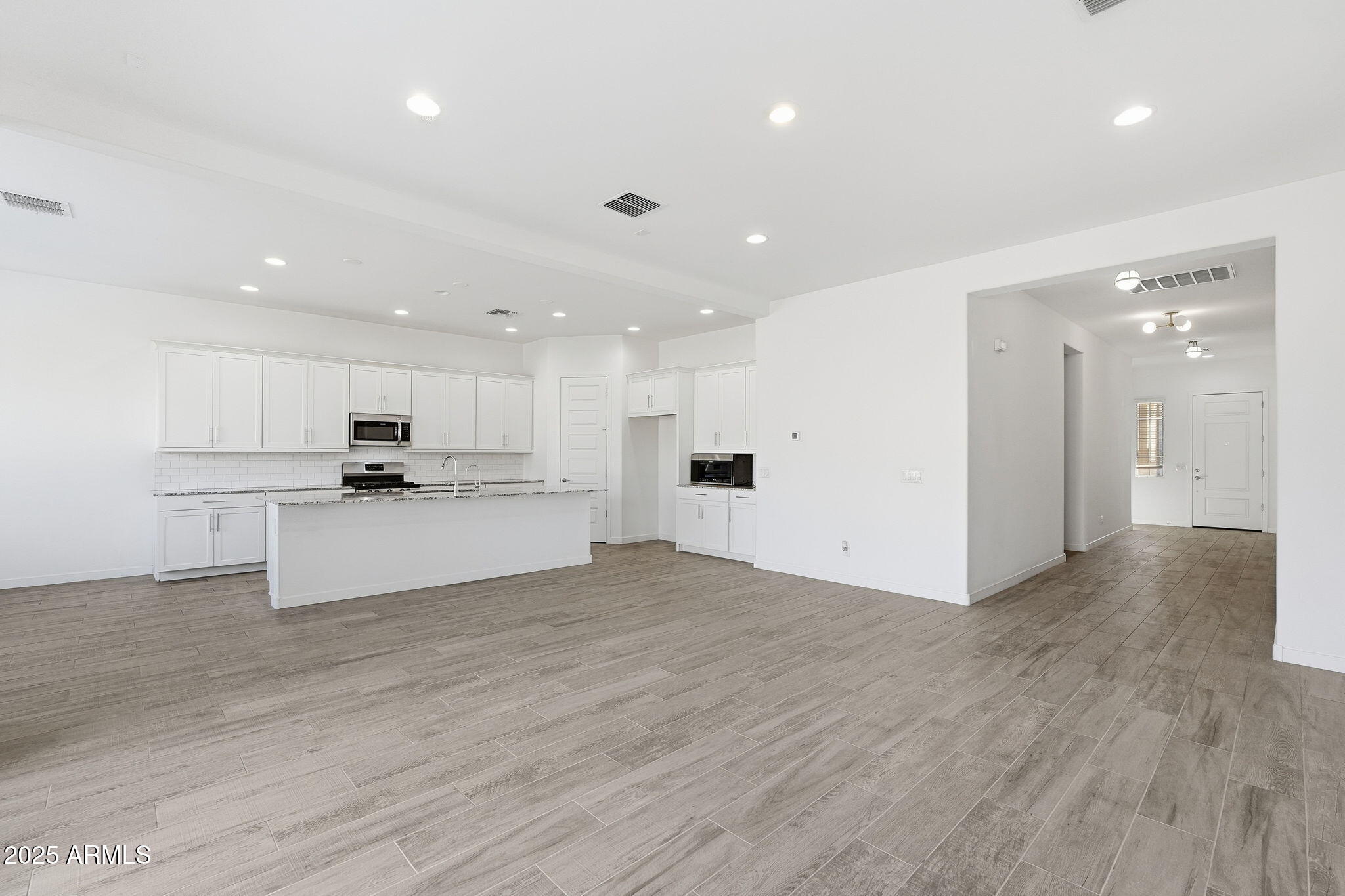 204 East Taurus Place Chandler, AZ 85249 - Photo 7 of 61 204 E TAURUS PL