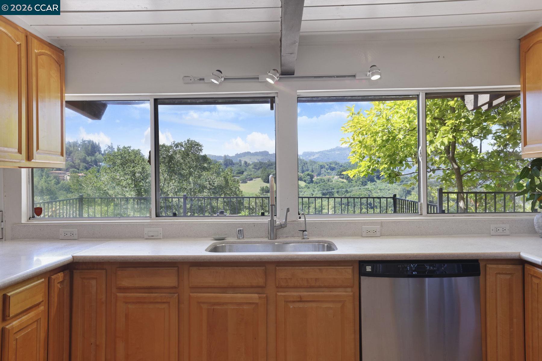 742 Miner Road Orinda, CA 94563 - Photo 14 of 58