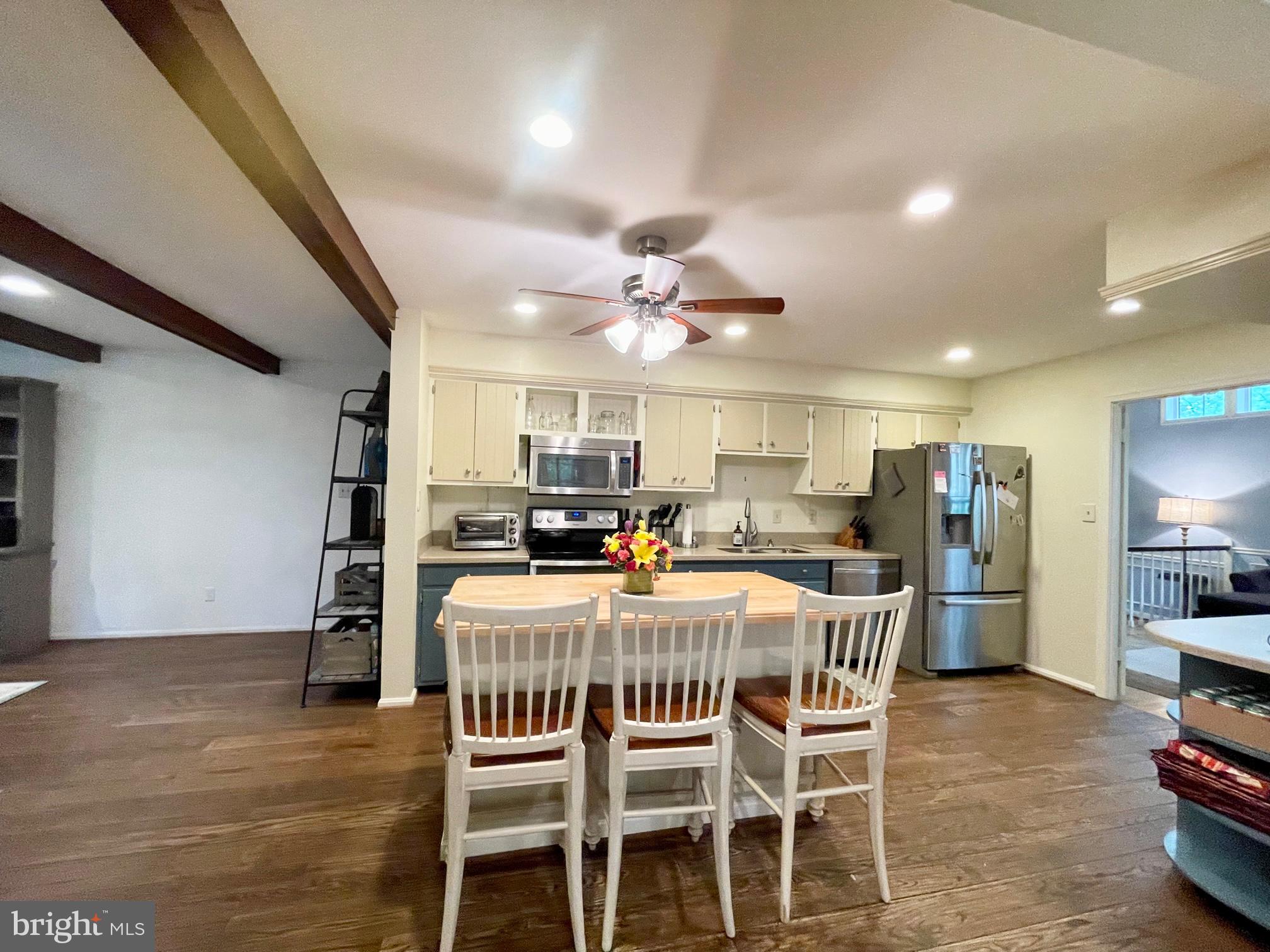 9509 Grover Road Gaithersburg, MD 20877 - Photo 19 of 70 Kitchen with Island