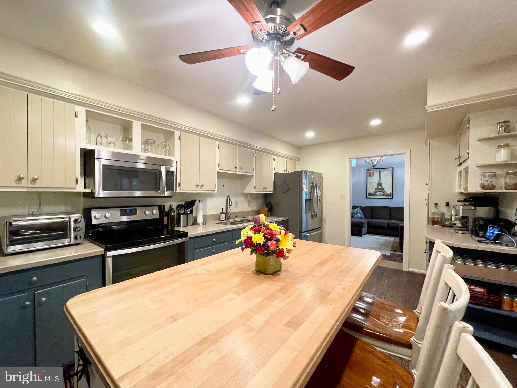 9509 Grover Road Gaithersburg, MD 20877 - Photo 20 of 70 Island