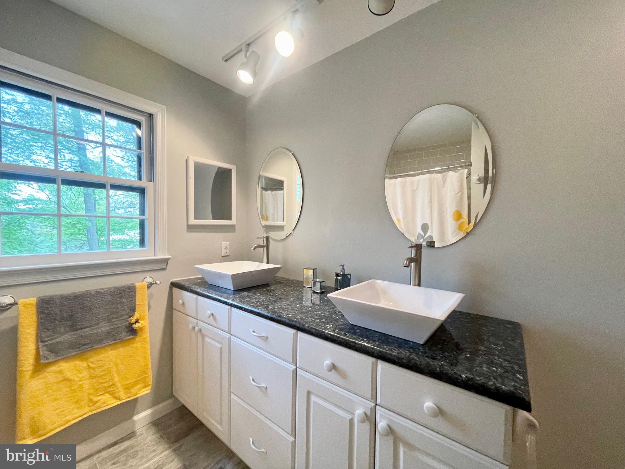 9509 Grover Road Gaithersburg, MD 20877 - Photo 47 of 70 Hallway Bath