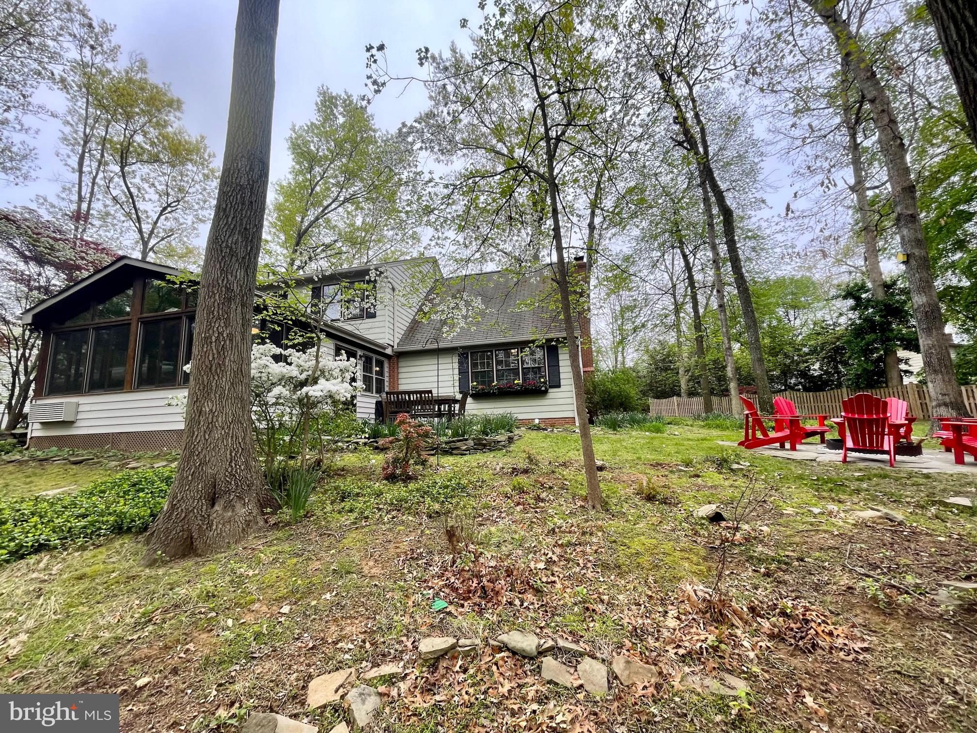9509 Grover Road Gaithersburg, MD 20877 - Photo 57 of 70 Private Side Yard