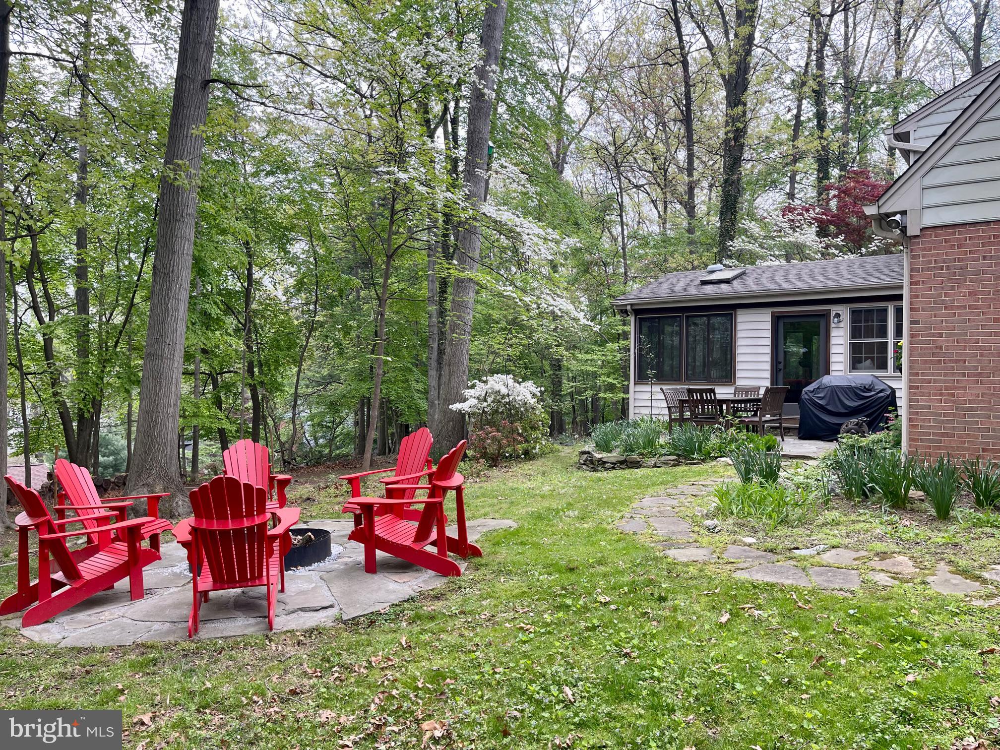 9509 Grover Road Gaithersburg, MD 20877 - Photo 59 of 70 Side Yard