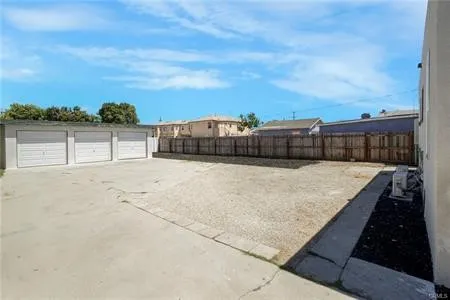 $2,000 | 200 North Willow Avenue, Compton, CA 90221
