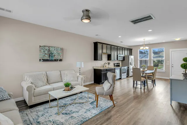 $2,150 | 146 Winding Branch Drive, Summerville, SC 29486