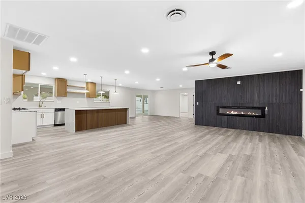 $1,049,000 | 271 East Middleton Drive, Henderson, NV 89015