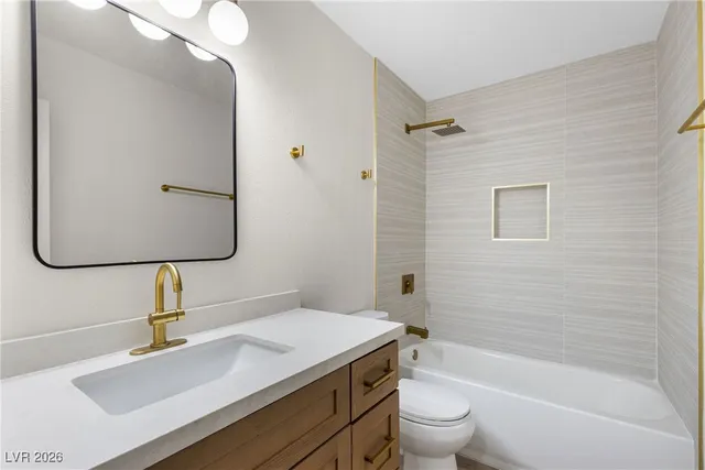 $1,095,000 | 271 East Middleton Drive, Henderson, NV 89015