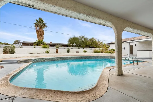 $1,049,000 | 271 East Middleton Drive, Henderson, NV 89015