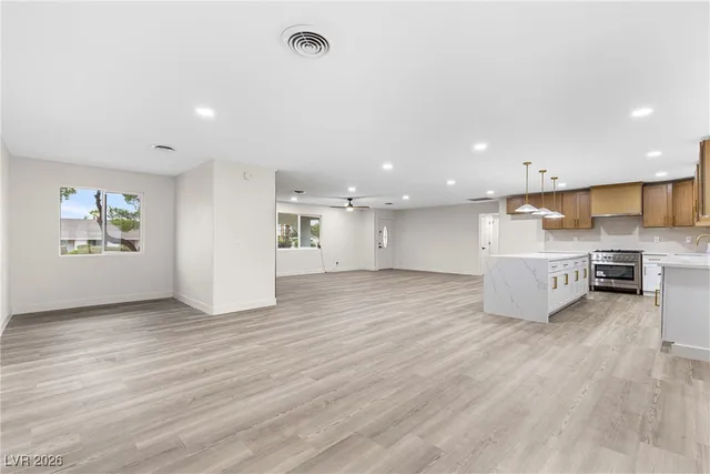 $1,095,000 | 271 East Middleton Drive, Henderson, NV 89015