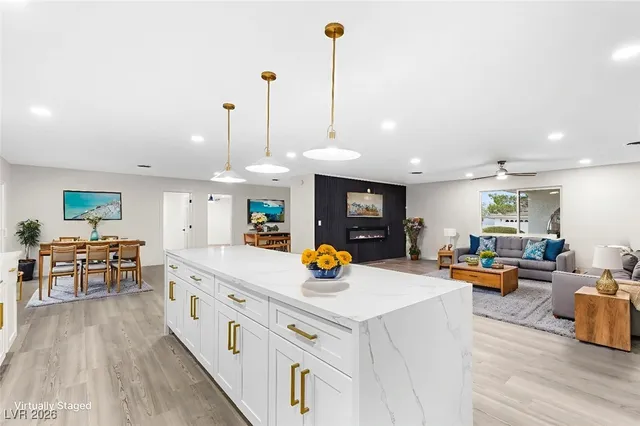 $1,095,000 | 271 East Middleton Drive, Henderson, NV 89015