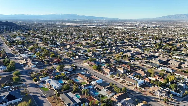 $1,049,000 | 271 East Middleton Drive, Henderson, NV 89015