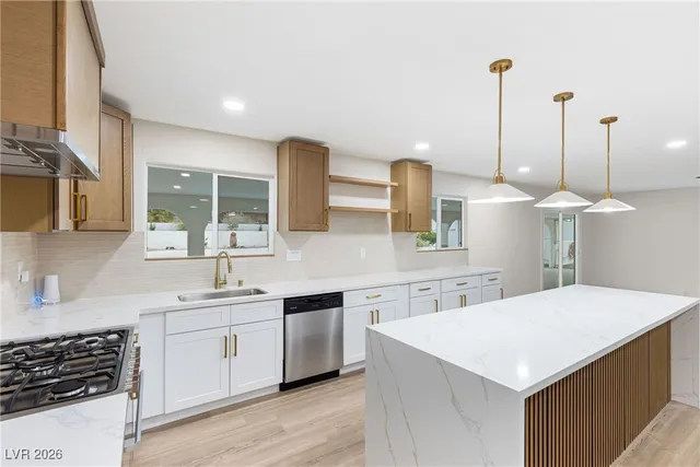 $1,095,000 | 271 East Middleton Drive, Henderson, NV 89015