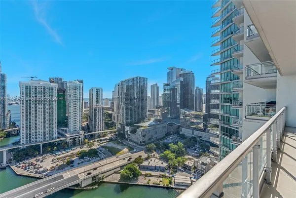 $629,000 | 92 Southwest 3rd Street, Unit 3611, Miami, FL 33130