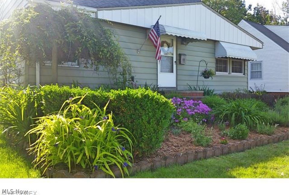 1626 Harwich Road Cleveland, OH 44124 - Photo 2 of 22
