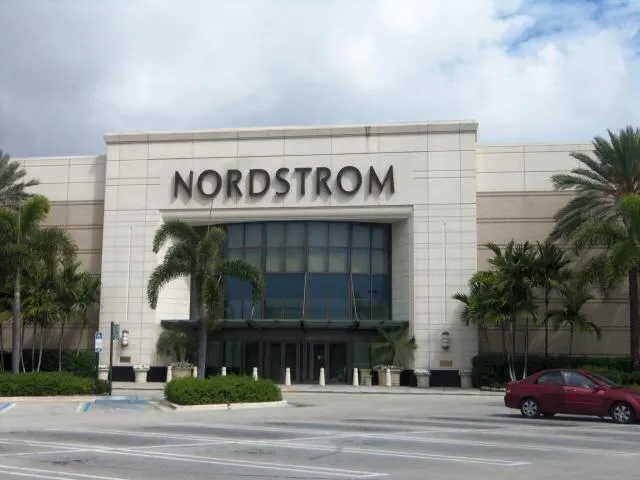 $959,990 | 8270 Bob-O-Link Drive, West Palm Beach, FL 33412