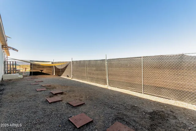a view of a house with backyard