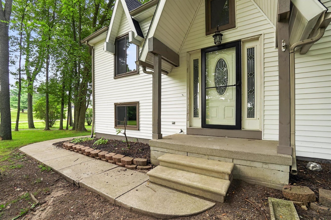 4042 Burns Road Howell, MI 48855 - Photo 3 of 26