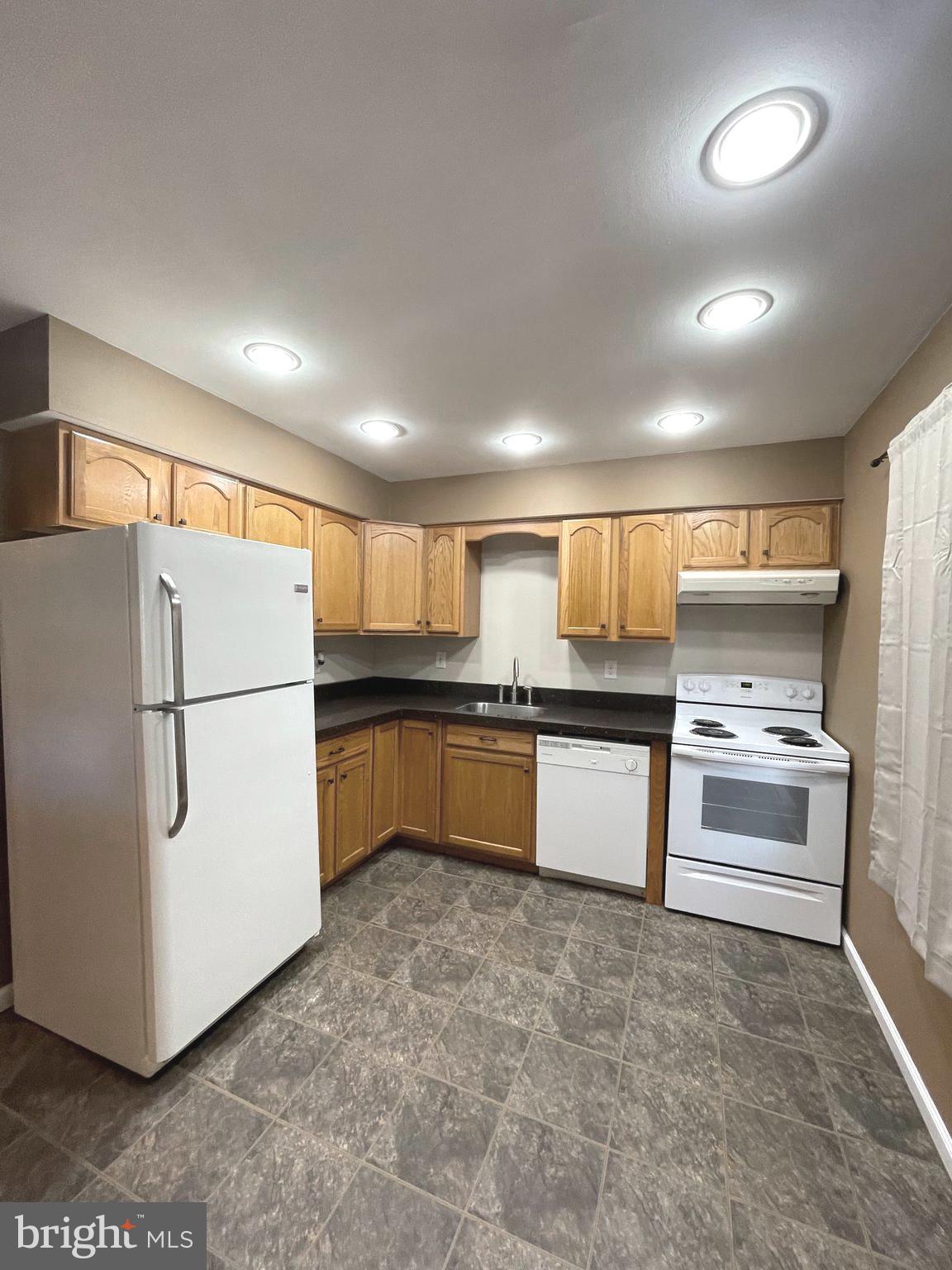 24 Dover Court Clementon, NJ 08021 - Photo 4 of 14