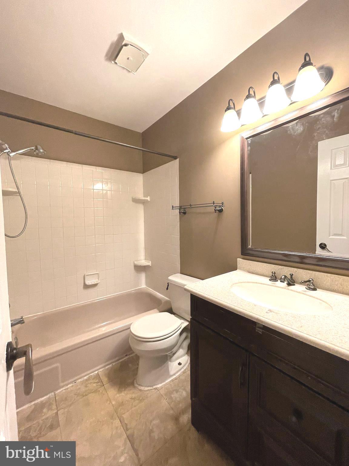 24 Dover Court Clementon, NJ 08021 - Photo 6 of 14