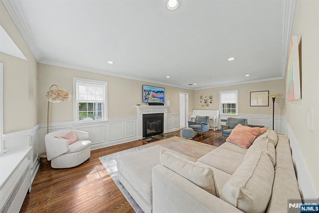109 Windsor Road Tenafly, NJ 07670 - Photo 7 of 44