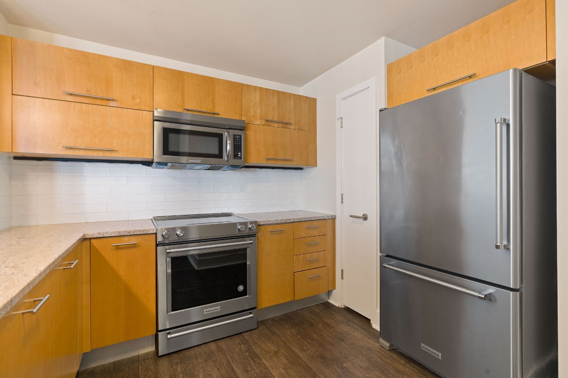 603 Davis Street, Unit 1304 Austin, TX 78701 - Photo 9 of 40 a kitchen with a refrigerator stove and microwave