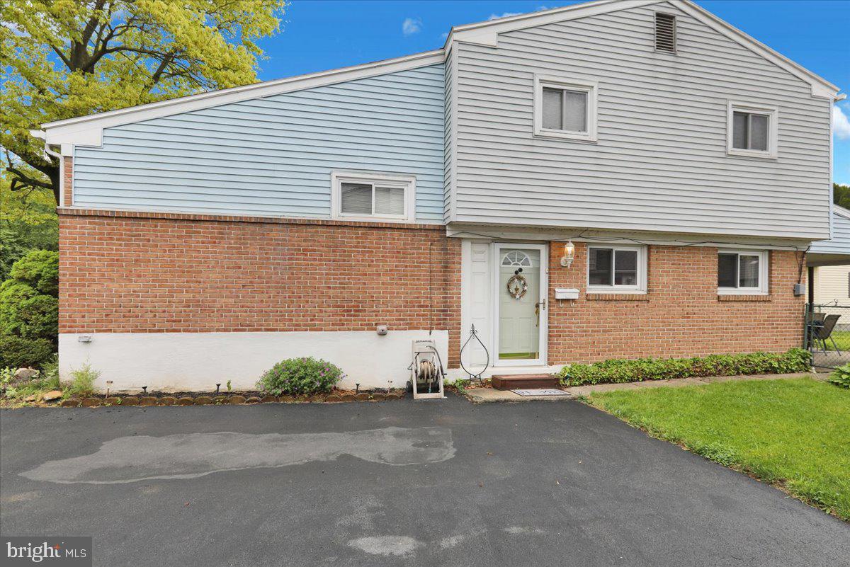 202 Columbia Avenue Reading, PA 19605 - Photo 1 of 18
