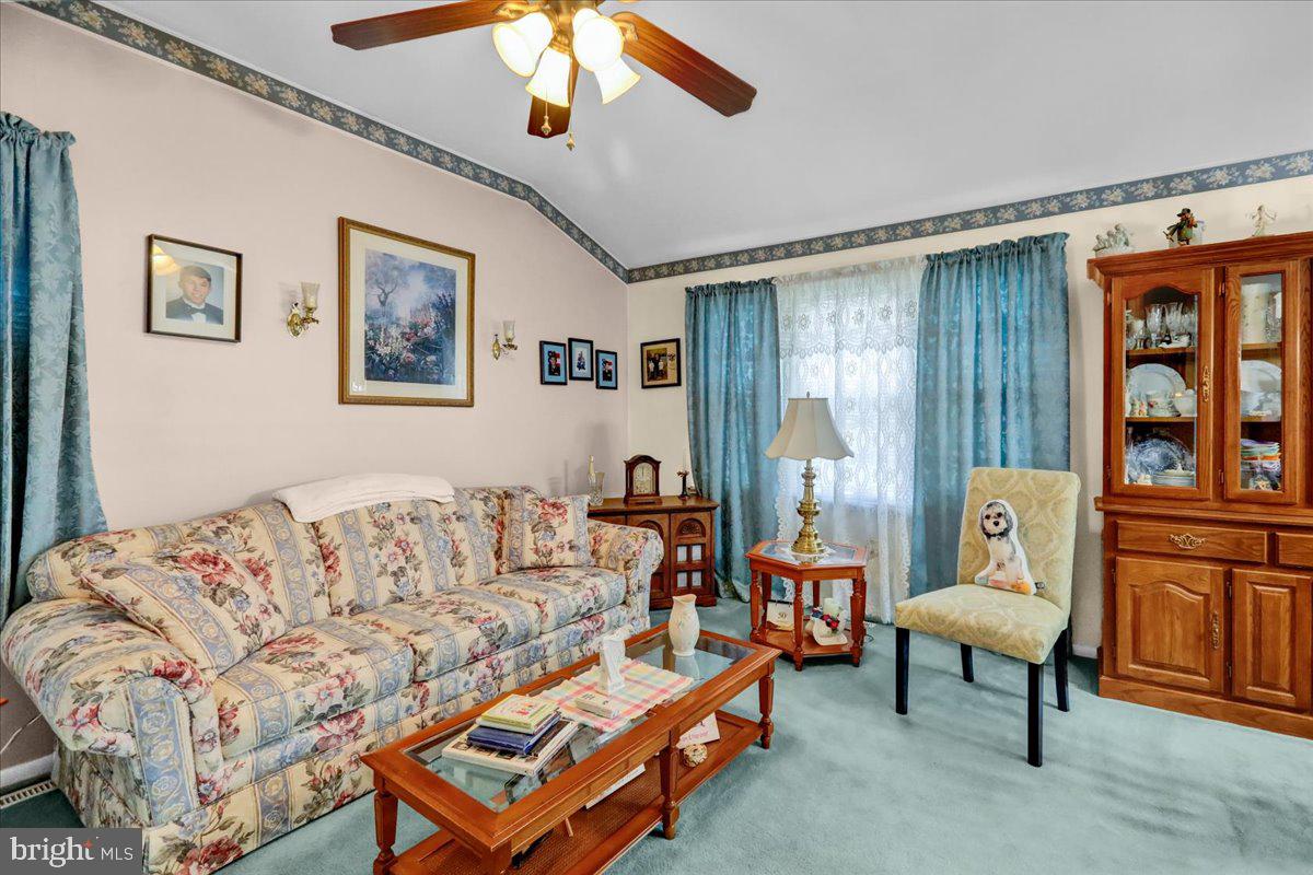 202 Columbia Avenue Reading, PA 19605 - Photo 7 of 18